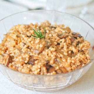 Mushroom Onion Barley | Umami-rich mushrooms and lightly caramelized onions join toasted nutty barley in a warming side dish that's packed with flavor and nutrition. Get the vegan recipe @jlevinsonrd.