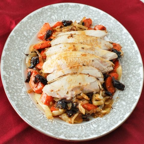 Juicy, savory, and flavorful roasted chicken with fennel, carrots, onions, and dried plums is easy enough for a weeknight meal and elegant enough for company. Also a great recipe for leftovers - if there are any! Get the gluten-free and dairy-free recipe @jlevinsonrd.