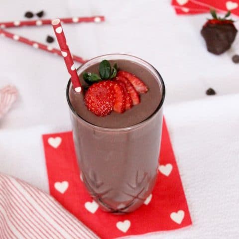 Dark chocolate, creamy greek yogurt, and sweet strawberries are the perfect combination in this frosty, heart-healthy Valentine's Day Dark Chocolate Strawberry Smoothie!