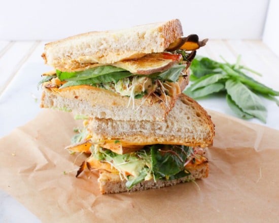 Veggie Hummus Sandwich @GratefulGrazer